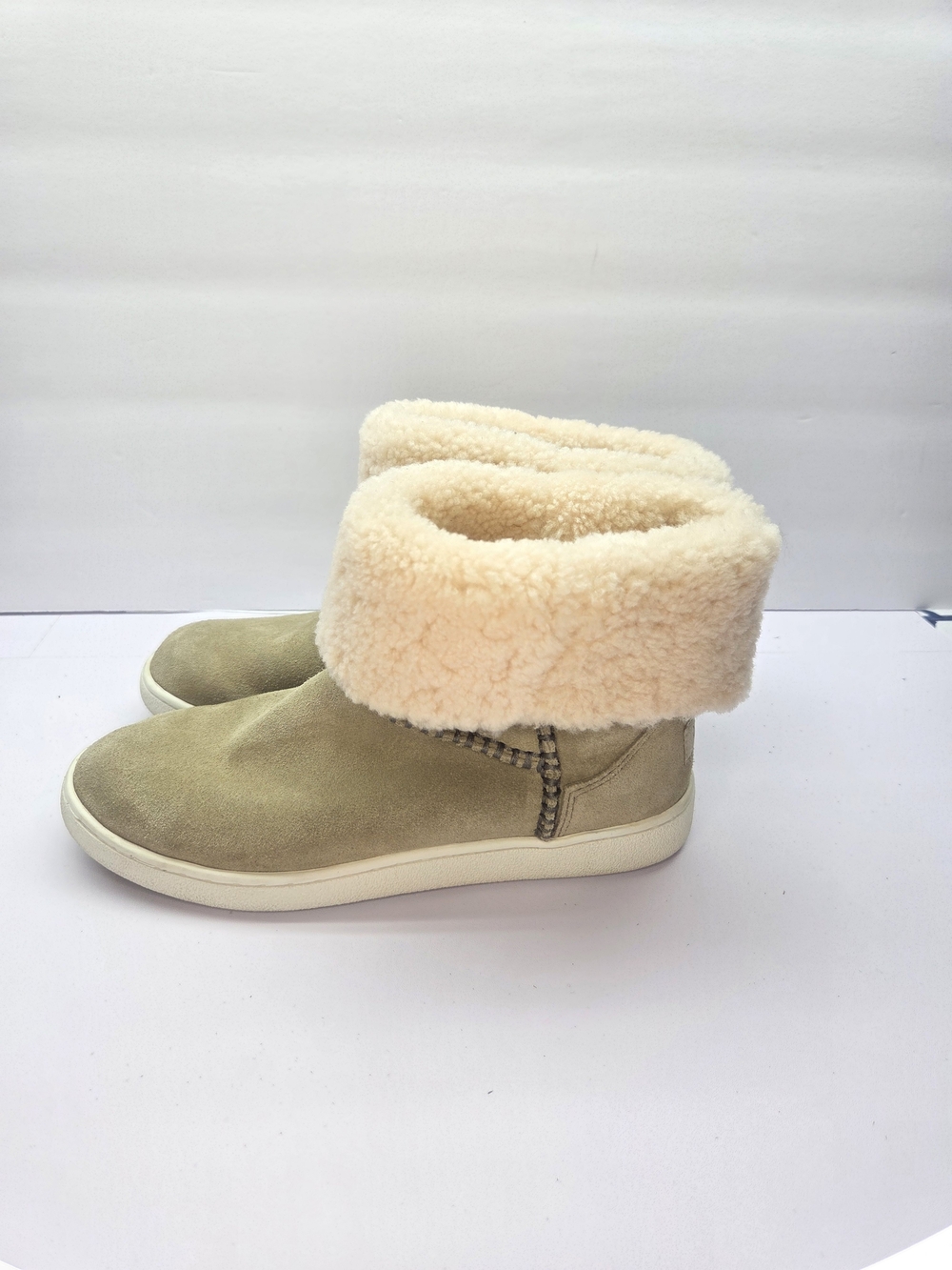 UGG Women's Suede Shearling Cuff Ankle Boots Sneakers Tan Size 7 New Without Box